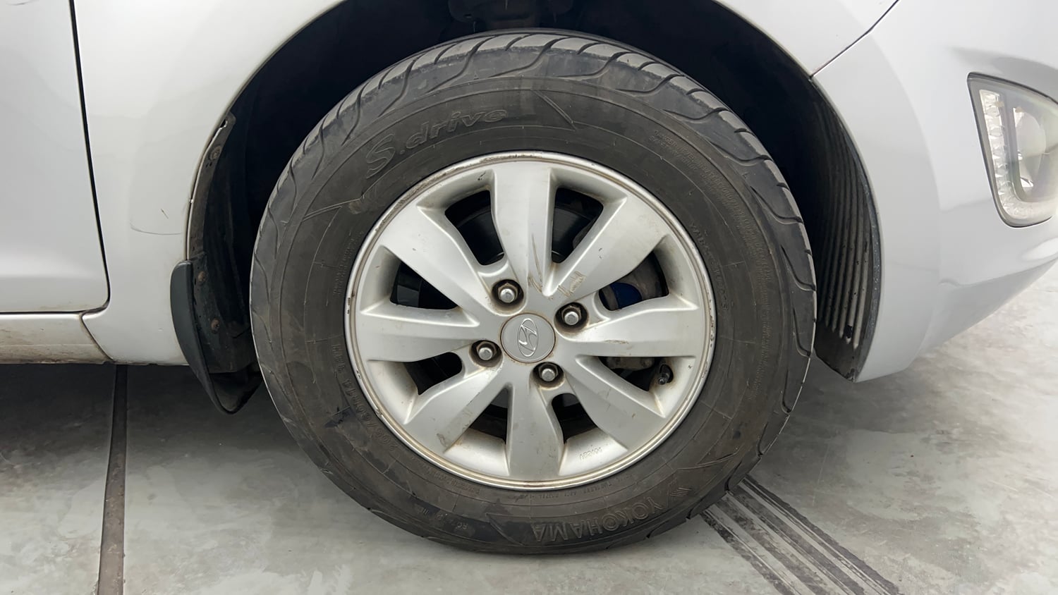 Used 2012 Hyundai i20 Asta 1.4 CRDI Diesel Manual tyres RIGHT FRONT TYRE RIM VIEW