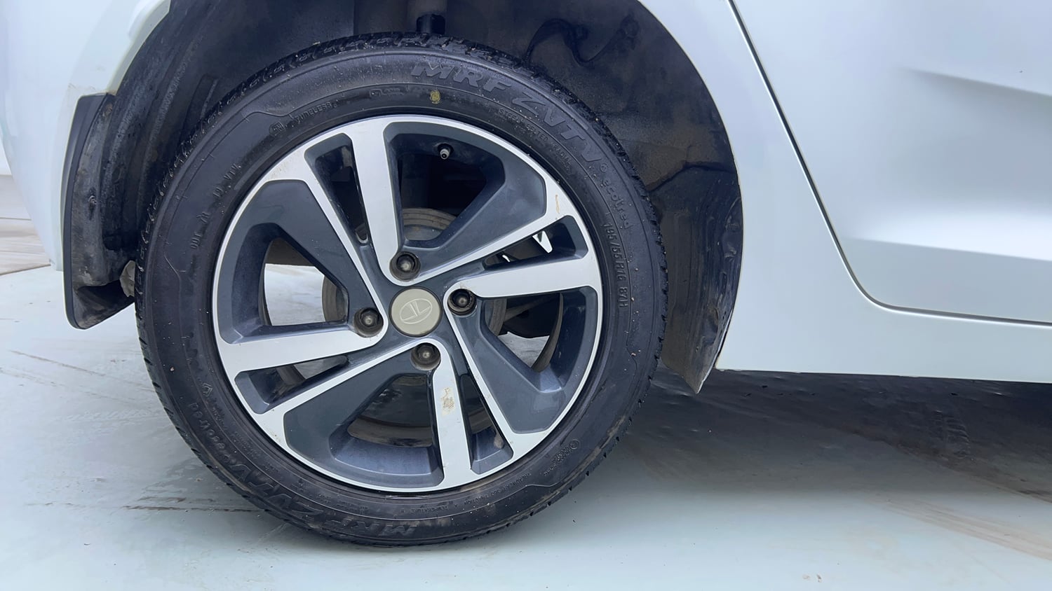 Used 2021 Tata Altroz XZ Petrol Petrol Manual tyres RIGHT REAR TYRE RIM VIEW