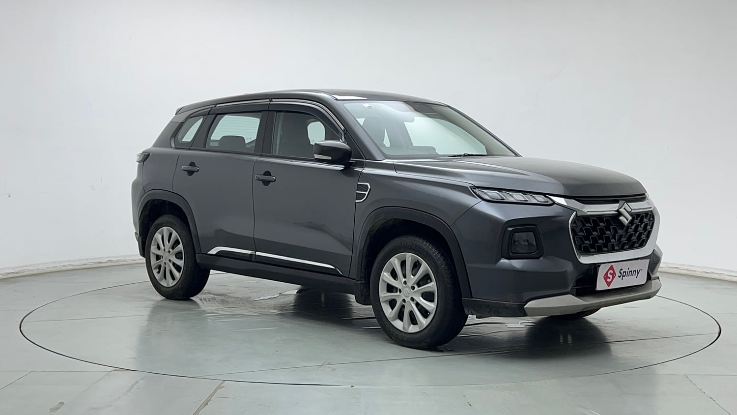 Used 2023 Maruti Suzuki Grand Vitara Delta Smart Hybrid Petrol Manual exterior RIGHT FRONT CORNER VIEW