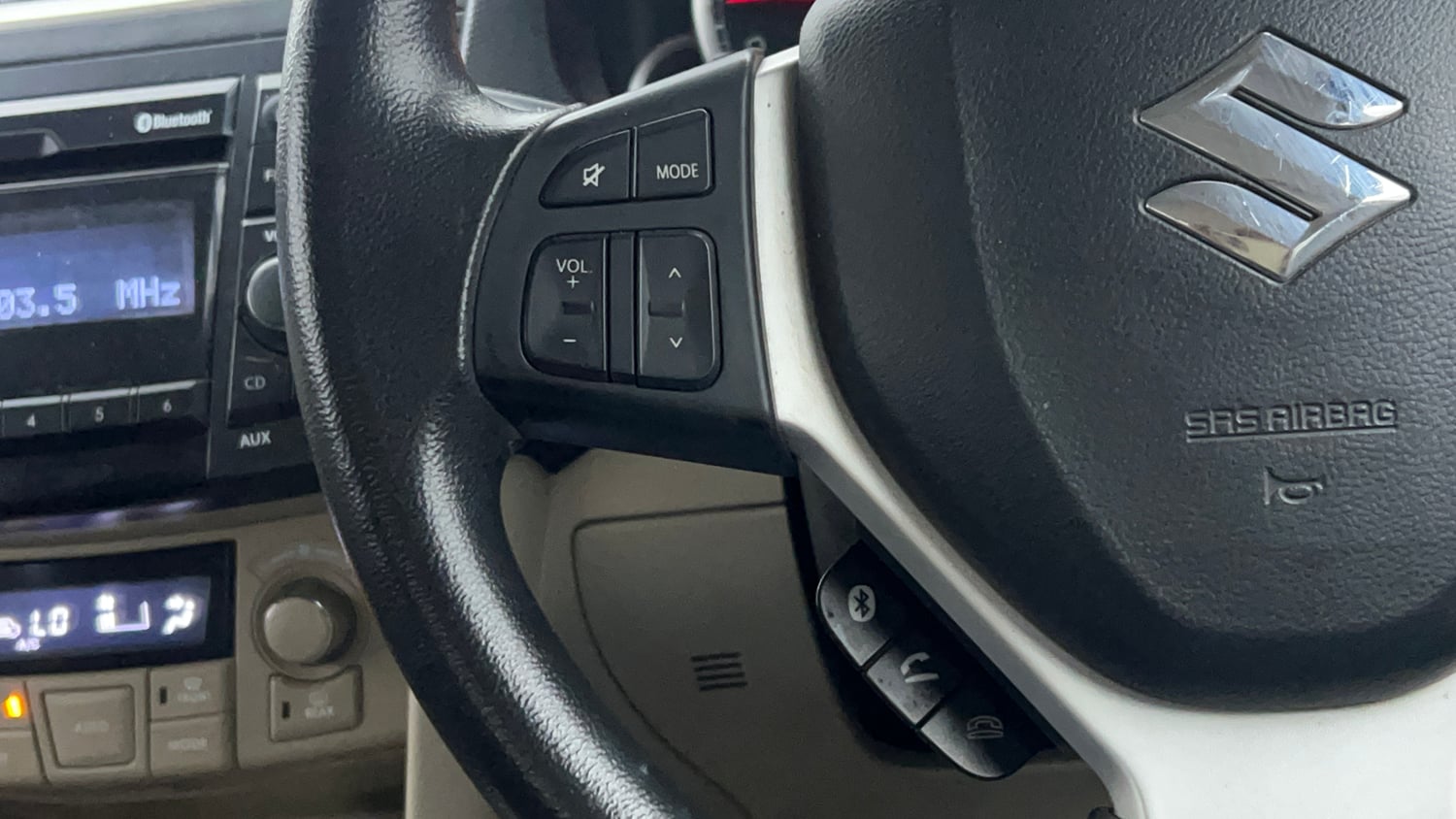 Used 2015 Maruti Suzuki Swift Dzire ZXI Petrol Manual top_features Steering mounted controls