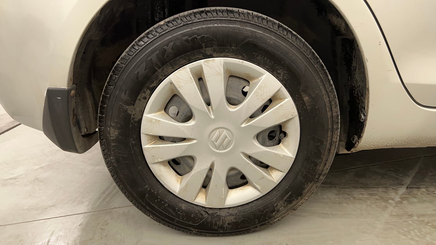 Used 2013 Maruti Suzuki Swift Dzire Automatic Petrol Automatic tyres RIGHT REAR TYRE RIM VIEW