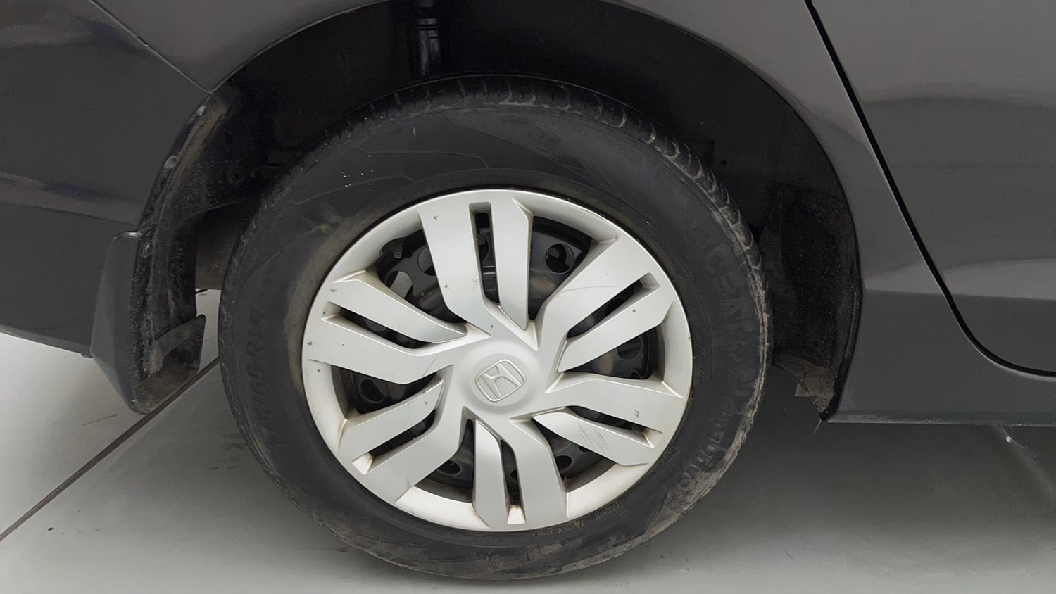 Used 2016 Honda City SV CVT Petrol Automatic tyres RIGHT REAR TYRE RIM VIEW