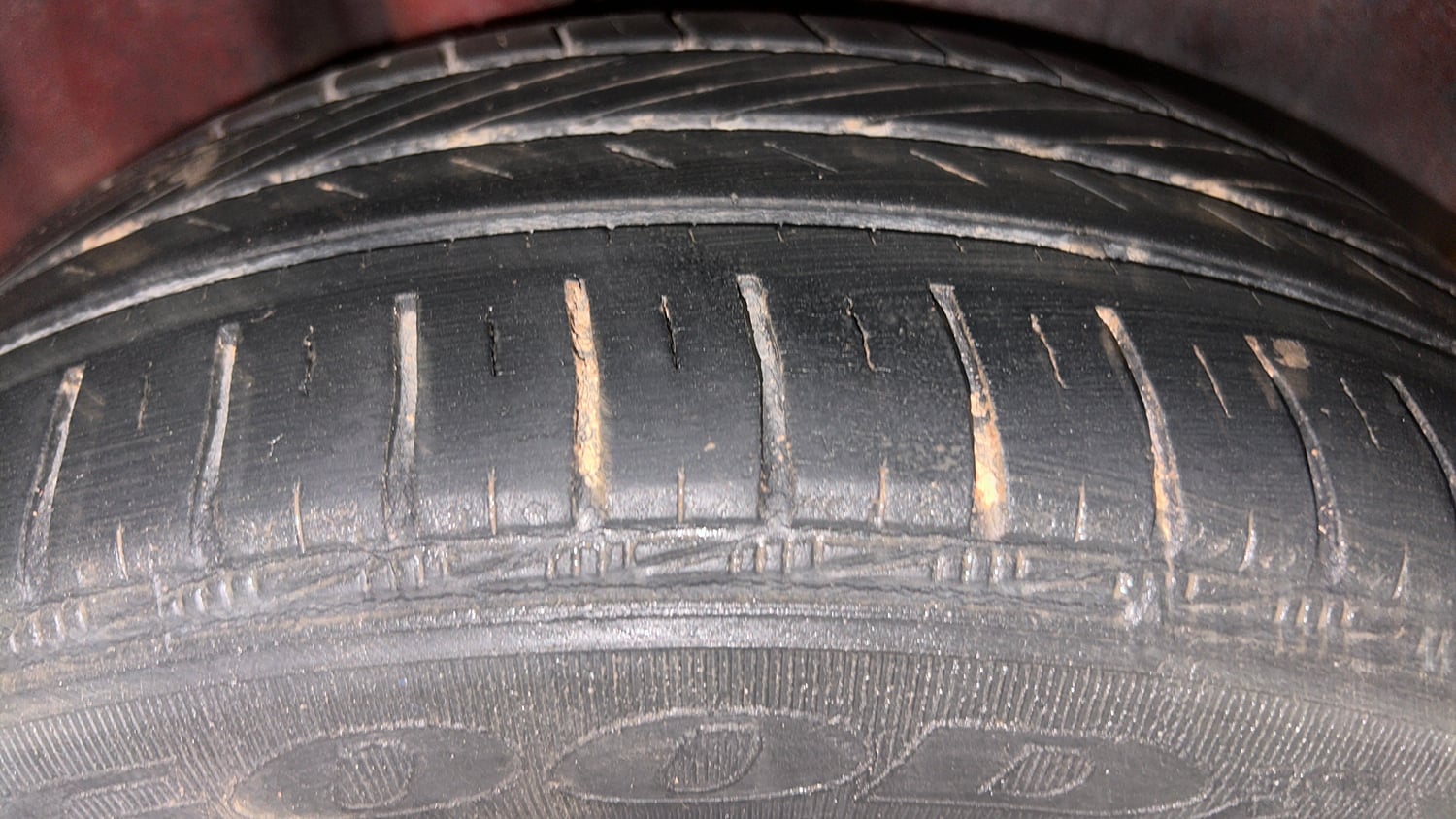 Used 2020 Volkswagen Polo Comfortline Plus 1.0L MPI Petrol Manual tyres RIGHT REAR TYRE TREAD VIEW