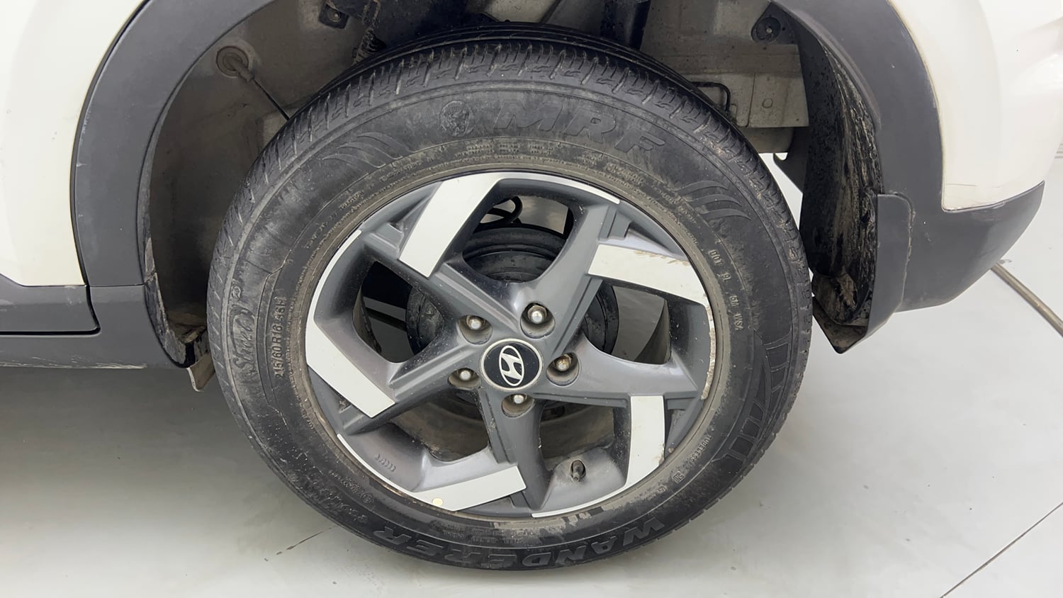 Used 2019 Hyundai Venue SX Plus 1.0 Turbo DCT Petrol Automatic tyres LEFT REAR TYRE RIM VIEW