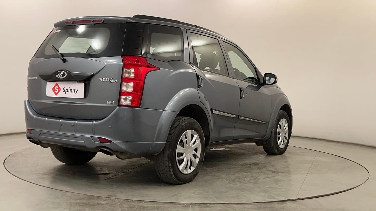 Used 2016 Mahindra XUV500 W4 Diesel Manual exterior RIGHT REAR CORNER VIEW