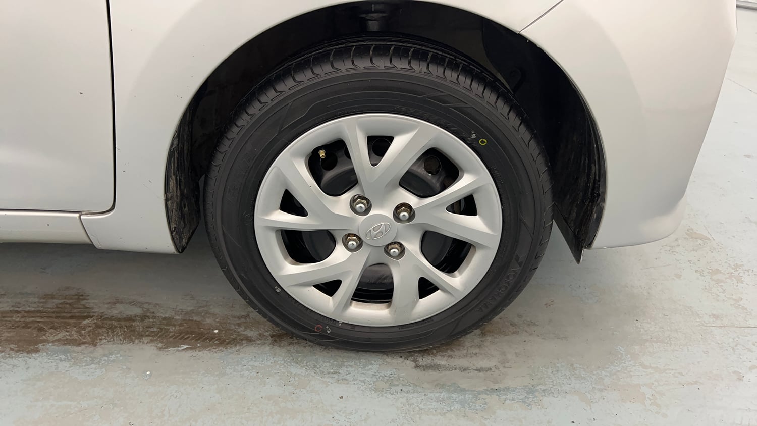 Used 2019 Hyundai Grand i10 Magna 1.2 Kappa VTVT Petrol Manual tyres RIGHT FRONT TYRE RIM VIEW