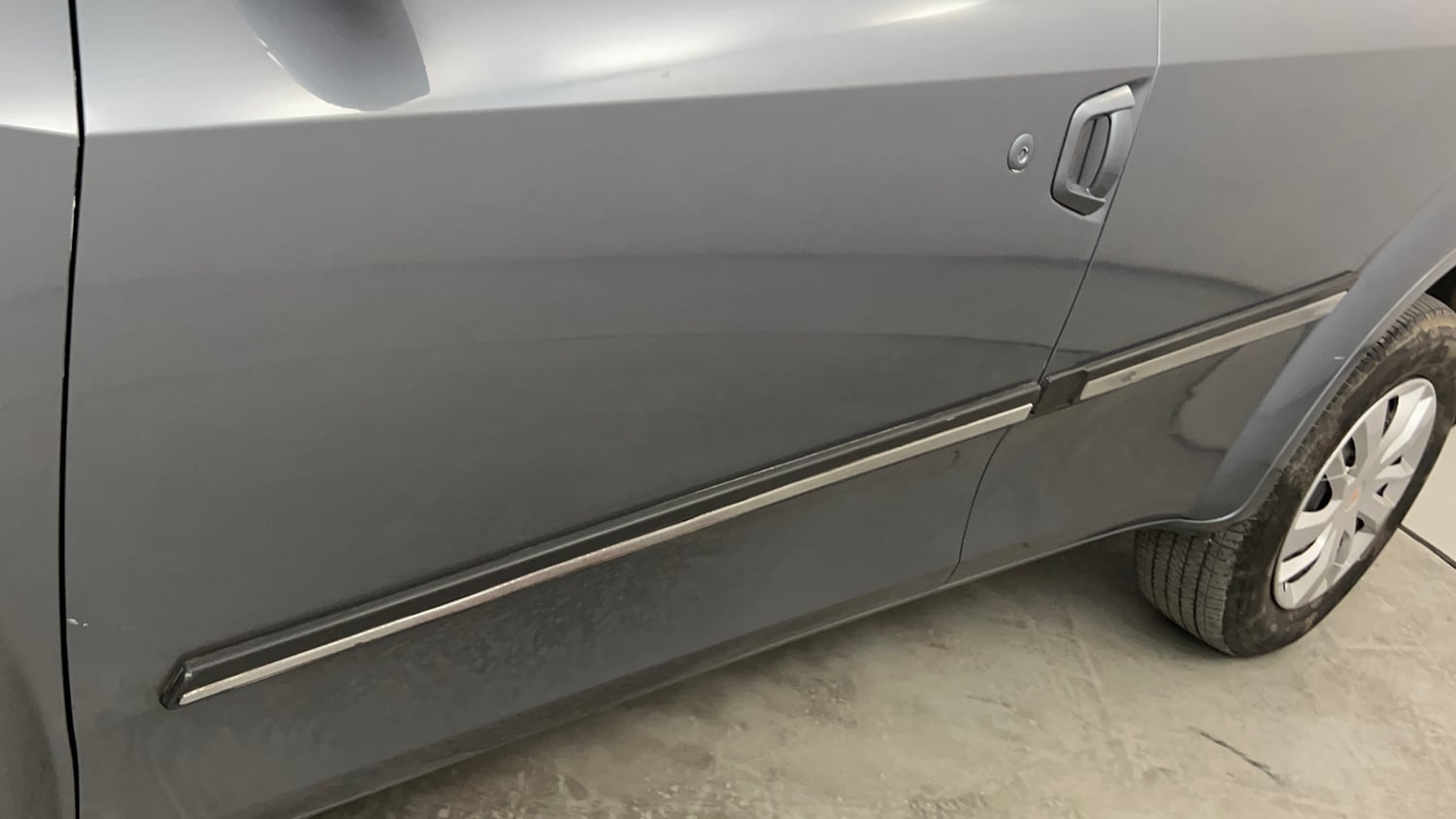 Used 2016 Mahindra XUV500 W4 Diesel Manual dents MINOR SCRATCH
