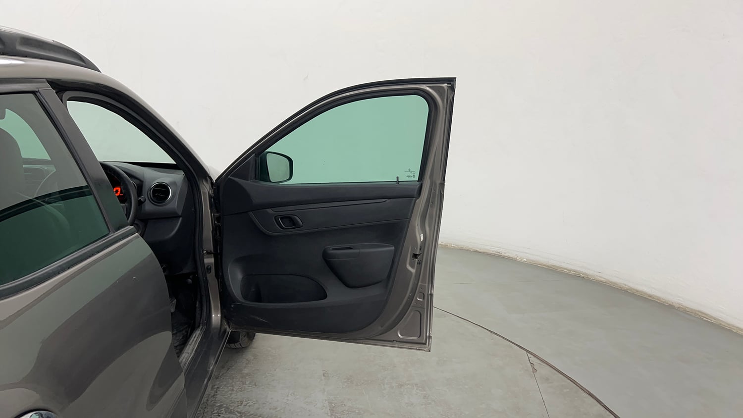Used 2016 Renault Kwid RXT CNG (Outside Fitted) Cng Manual interior RIGHT FRONT DOOR OPEN VIEW