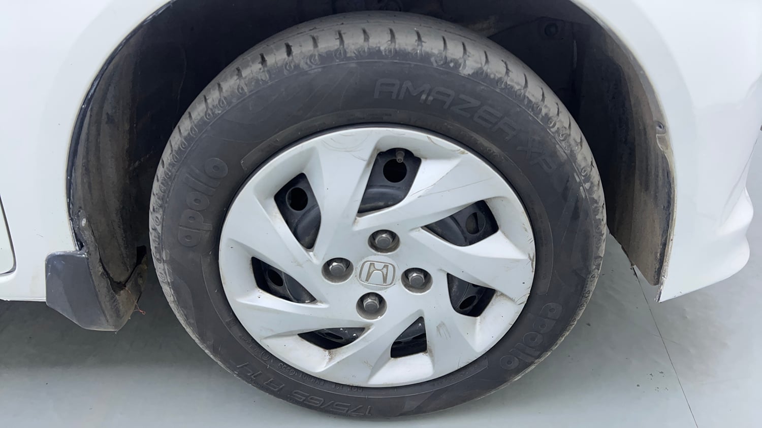 Used 2015 Honda Amaze 1.5 S i-DTEC Diesel Manual tyres RIGHT FRONT TYRE RIM VIEW