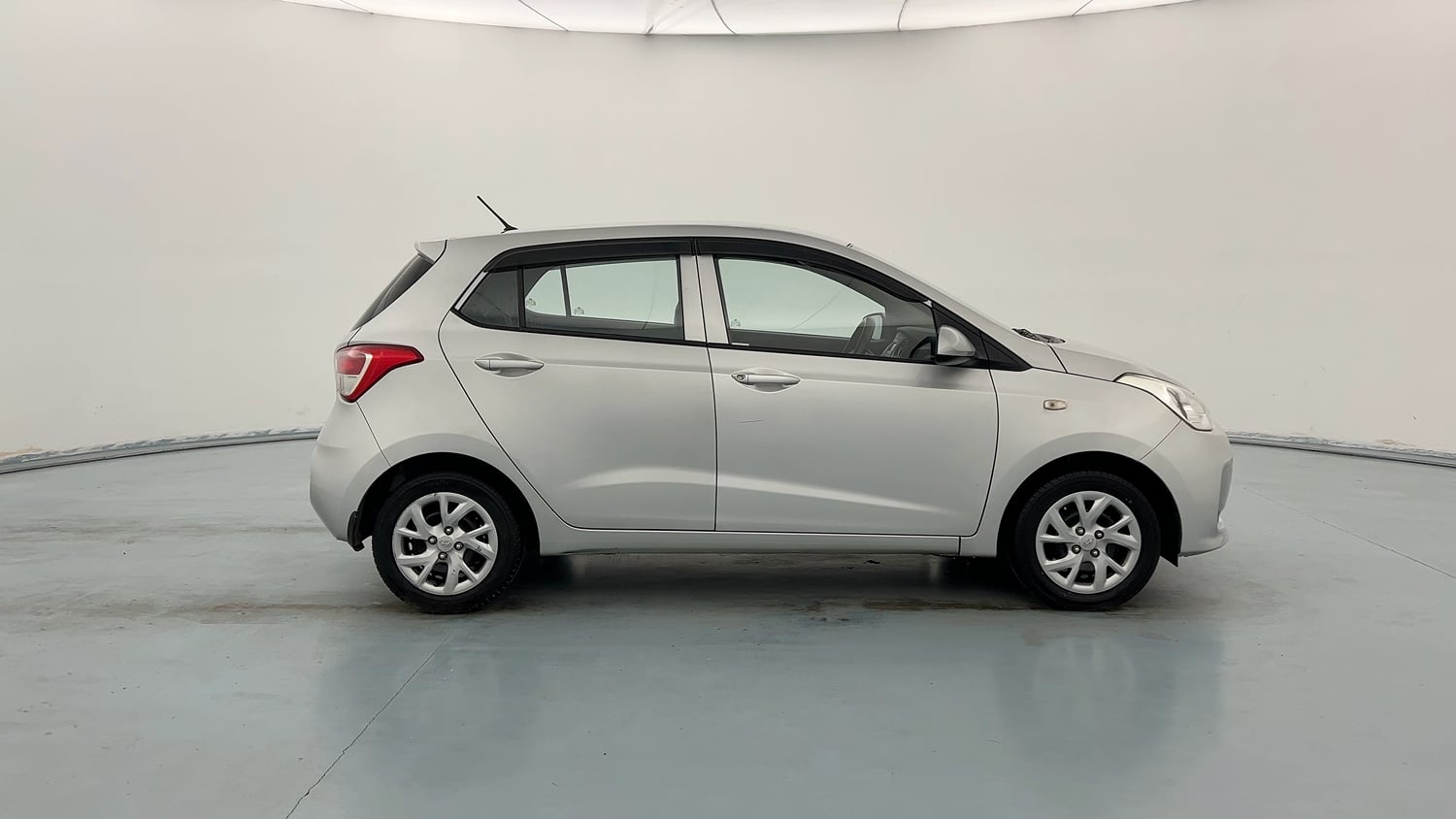 Used 2019 Hyundai Grand i10 Magna 1.2 Kappa VTVT Petrol Manual exterior RIGHT SIDE VIEW