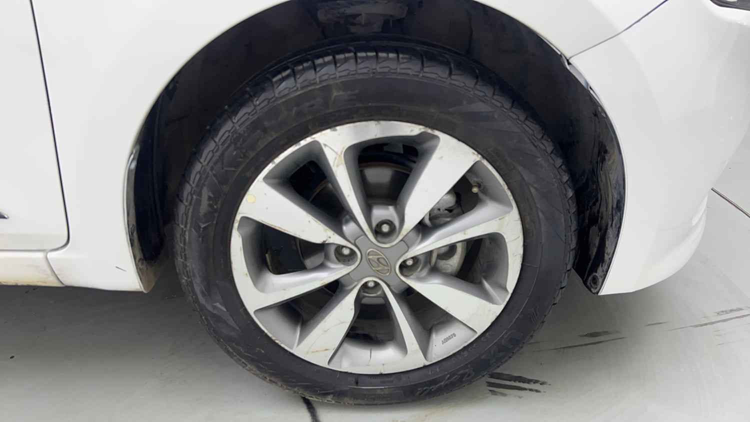 Used 2016 Hyundai Elite i20 Asta 1.2 (O) Petrol Manual tyres RIGHT FRONT TYRE RIM VIEW