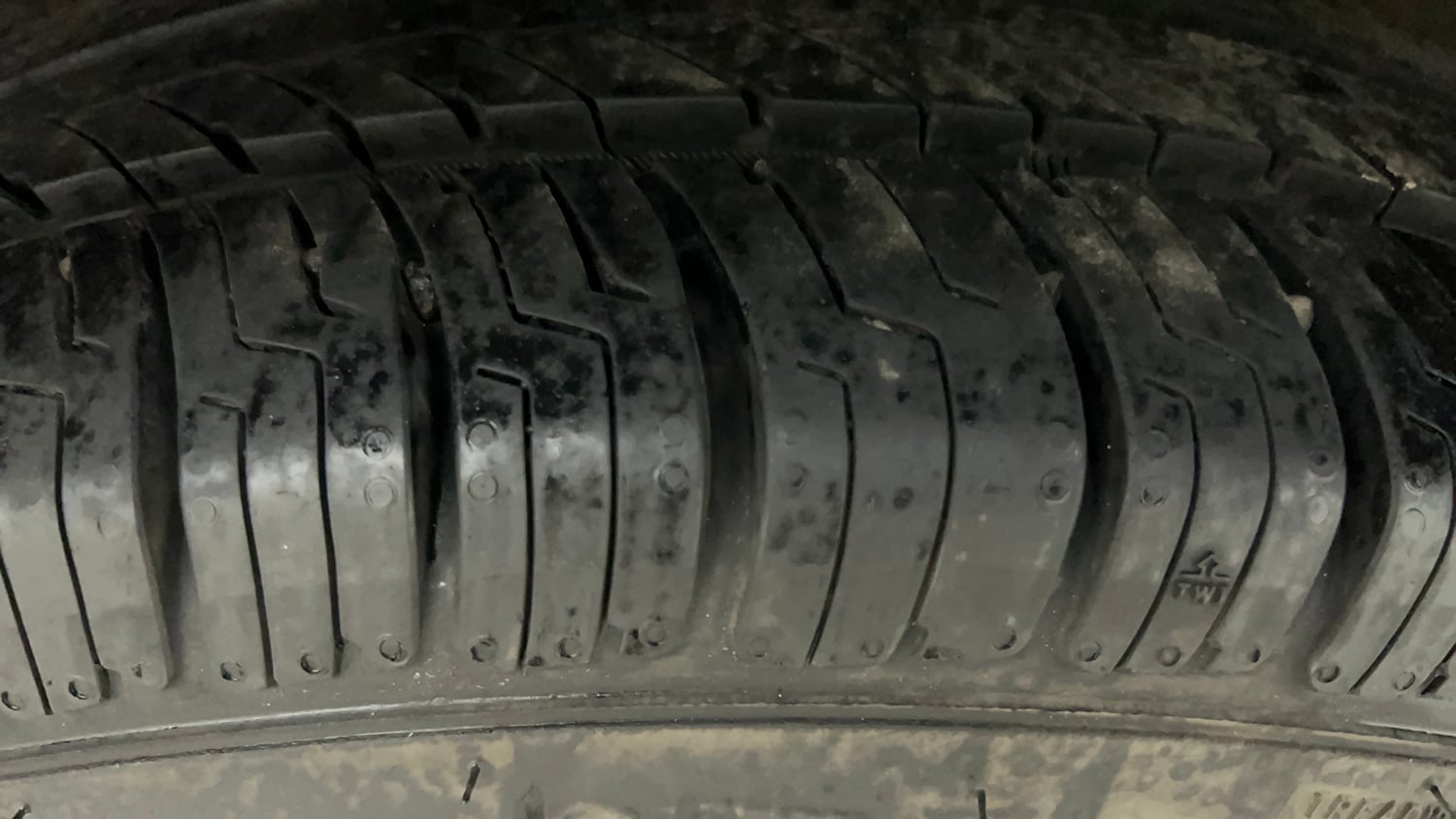 Used 2014 Hyundai Elite i20 Magna 1.2 Petrol Manual tyres RIGHT REAR TYRE TREAD VIEW