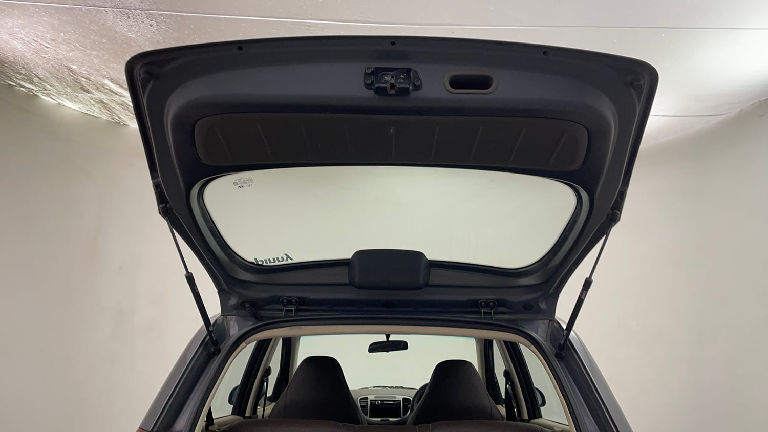 Used 2012 Hyundai i10 Magna 1.2 Kappa2 Petrol Manual interior DICKY DOOR OPEN VIEW