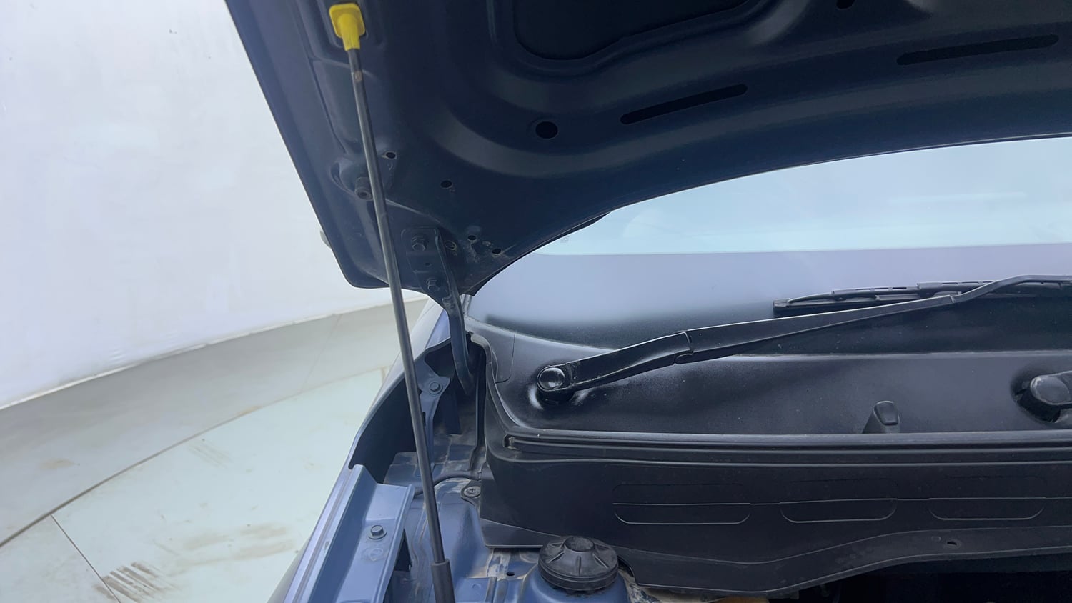 Used 2022 Hyundai Venue SX Plus 1.0 Turbo DCT Petrol Automatic engine ENGINE RIGHT SIDE HINGE & APRON VIEW