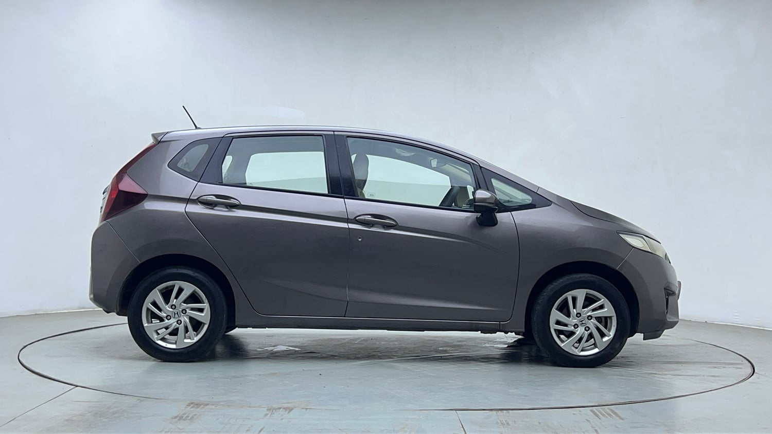 Used 2016 Honda Jazz V AT Petrol Petrol Automatic exterior RIGHT SIDE VIEW