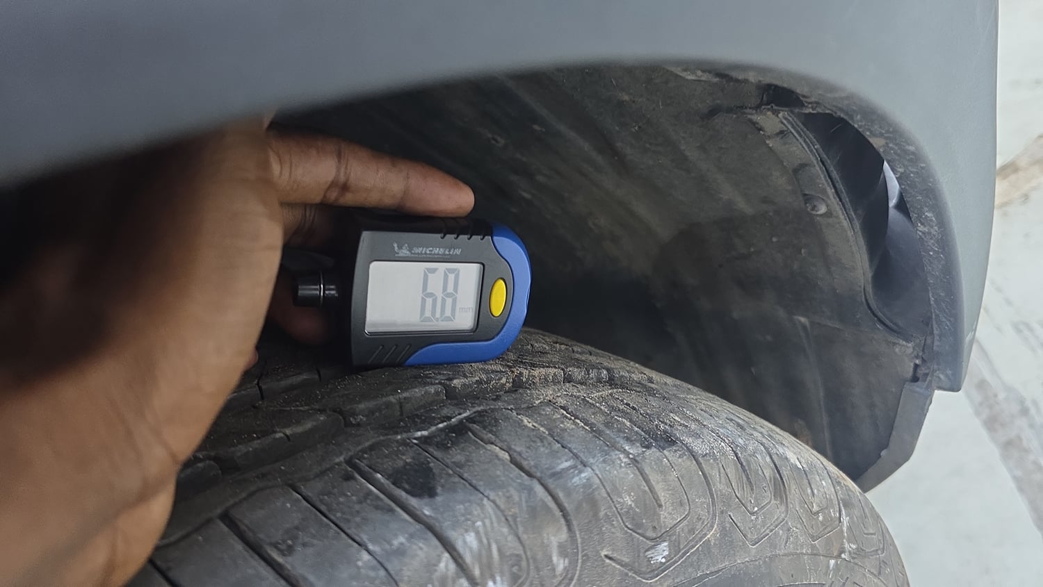 Used 2024 Tata Nexon Creative Plus 1.2 Revotron Petrol 6MT Petrol Manual tyres RIGHT FRONT TYRE TREAD VIEW