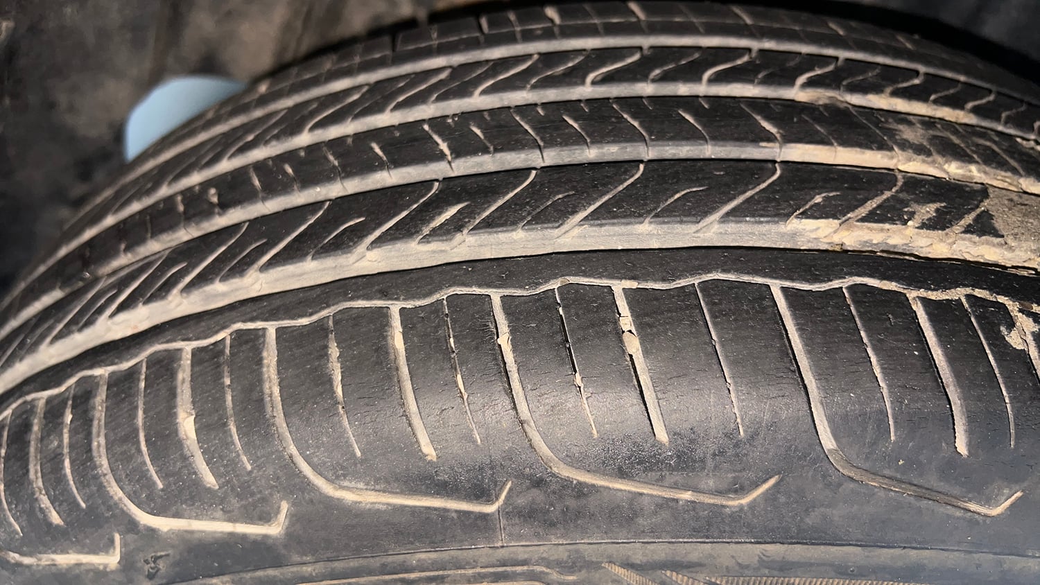 Used 2023 Maruti Suzuki Fronx Delta 1.2L MT Petrol Manual tyres RIGHT REAR TYRE TREAD VIEW