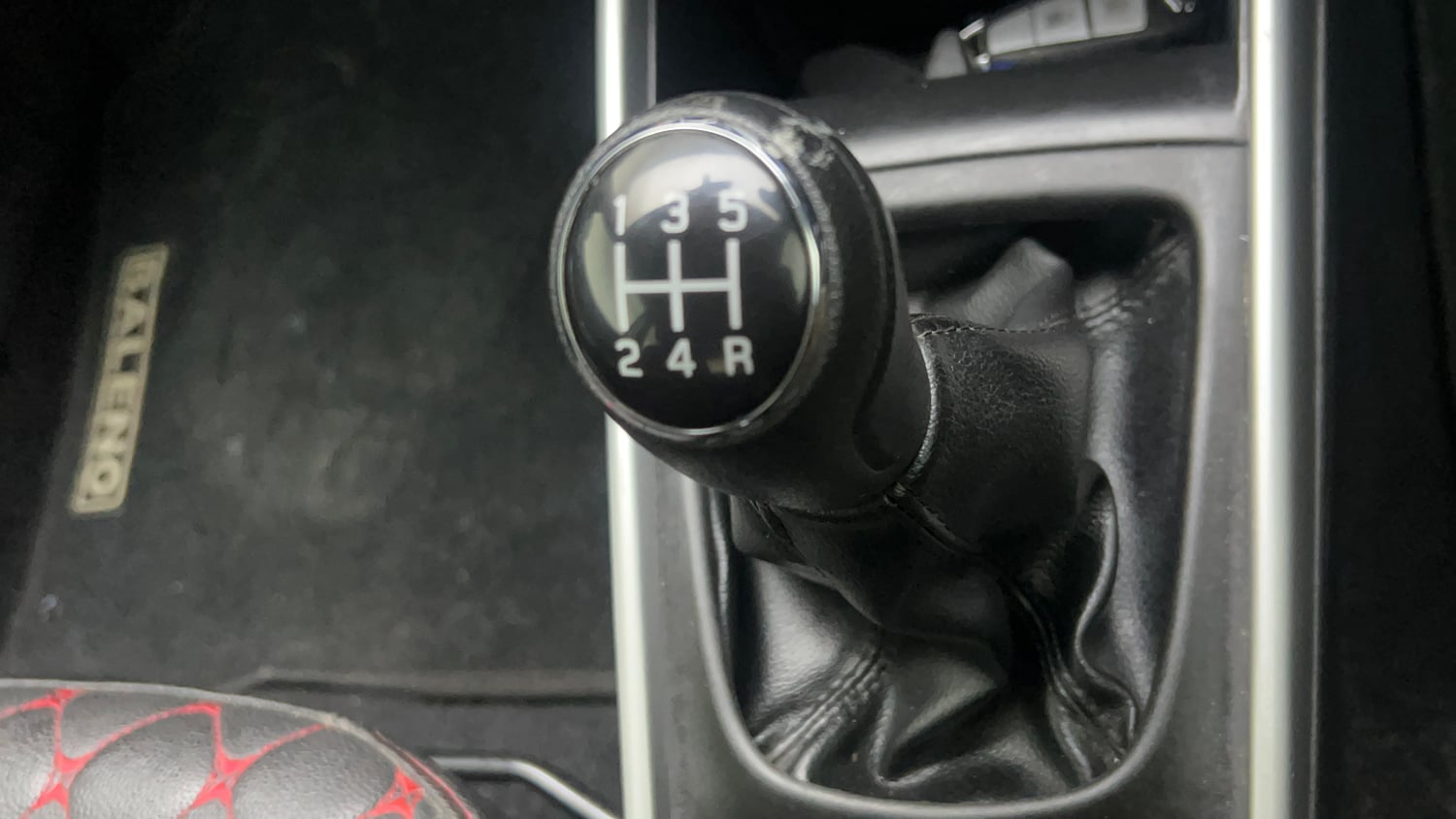 Used 2017 Maruti Suzuki Baleno Alpha 1.2 Petrol Manual interior GEAR  KNOB VIEW