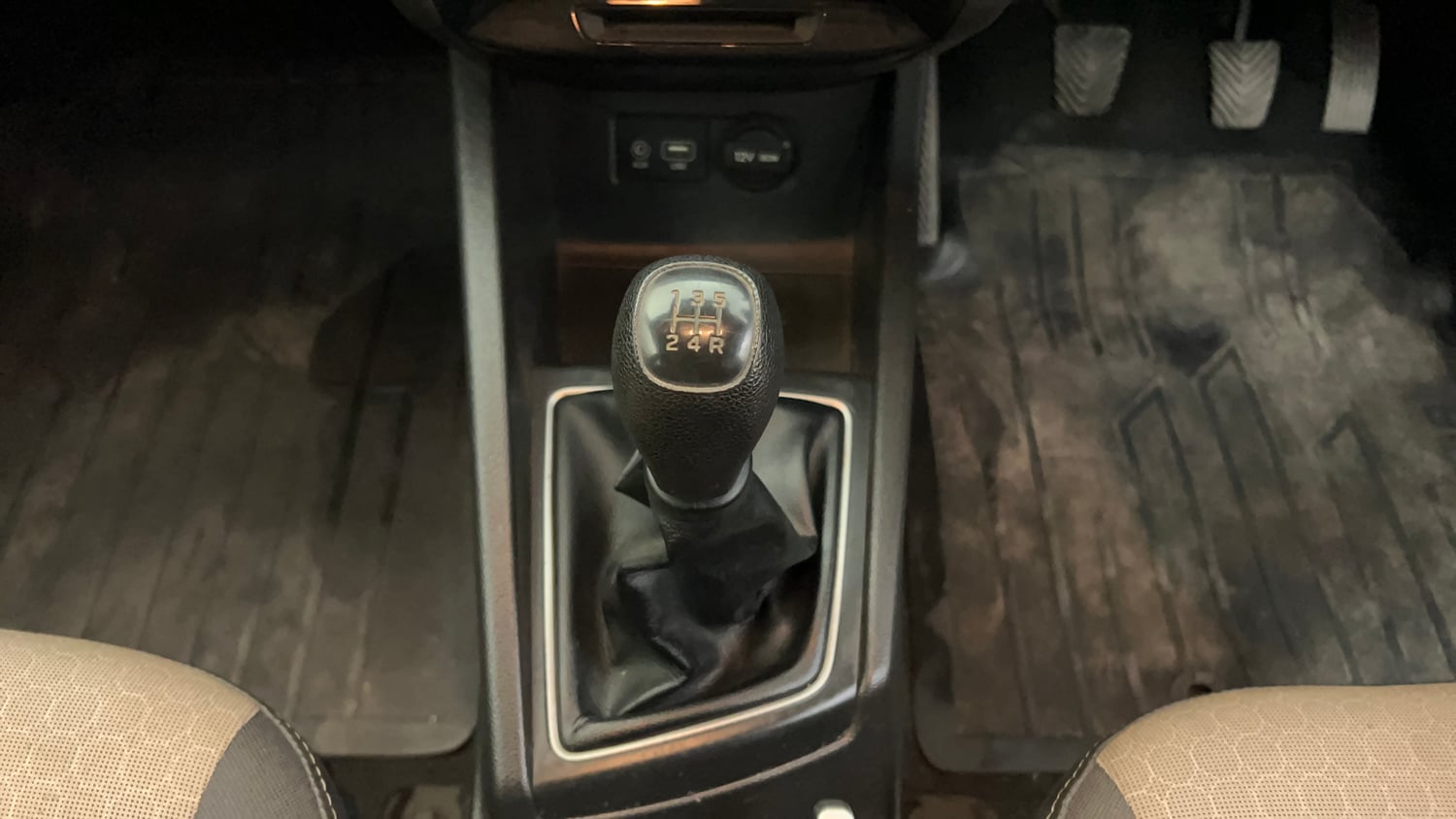 Used 2014 Hyundai Elite i20 Magna 1.2 Petrol Manual interior GEAR  KNOB VIEW