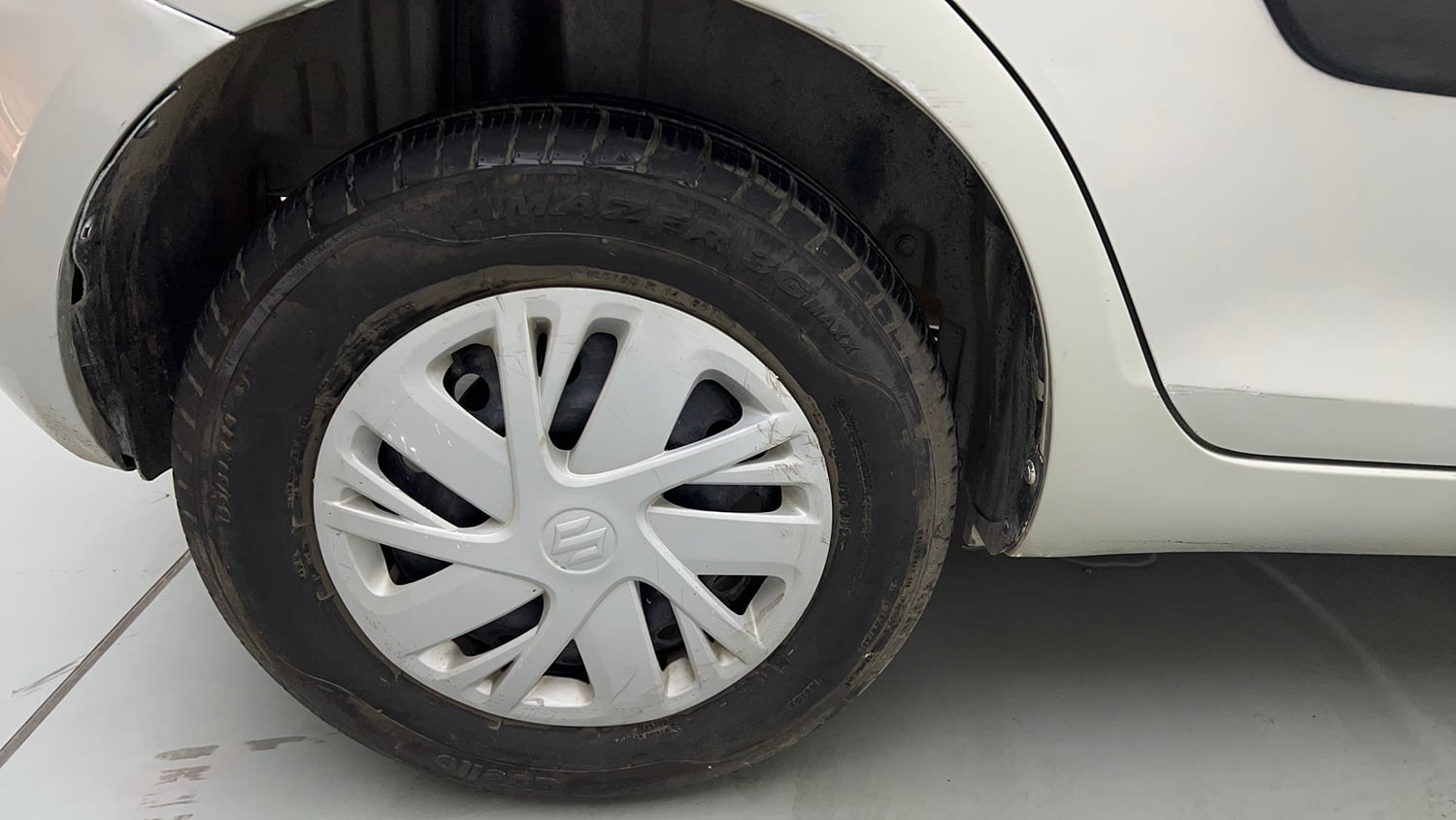Used 2015 Maruti Suzuki Swift VXi Petrol Manual tyres RIGHT REAR TYRE RIM VIEW