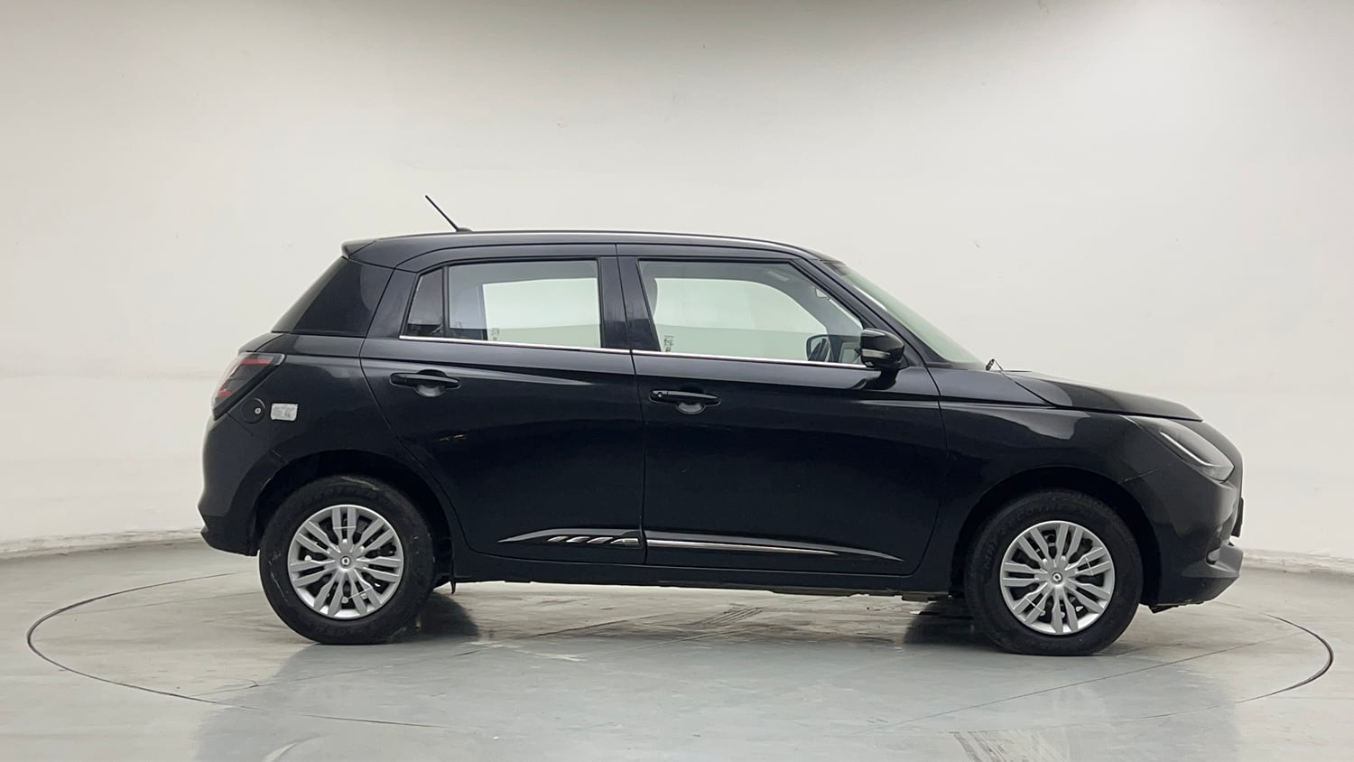 Used 2025 Maruti Suzuki Swift VXi CNG Cng Manual exterior RIGHT SIDE VIEW