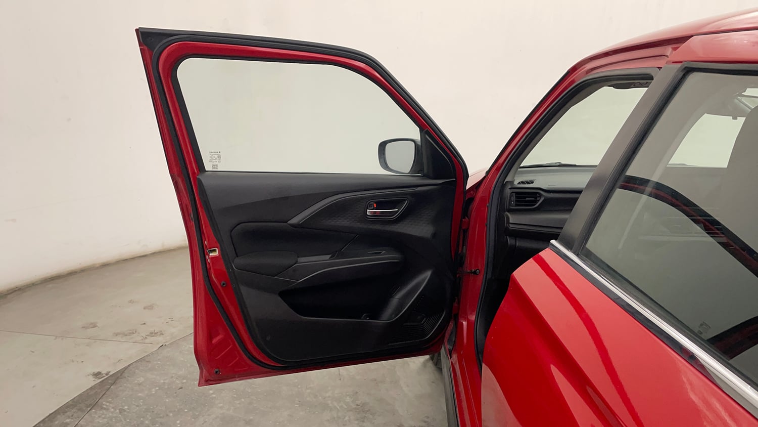 Used 2024 Maruti Suzuki Swift VXi (O) AMT Petrol Automatic interior LEFT FRONT DOOR OPEN VIEW