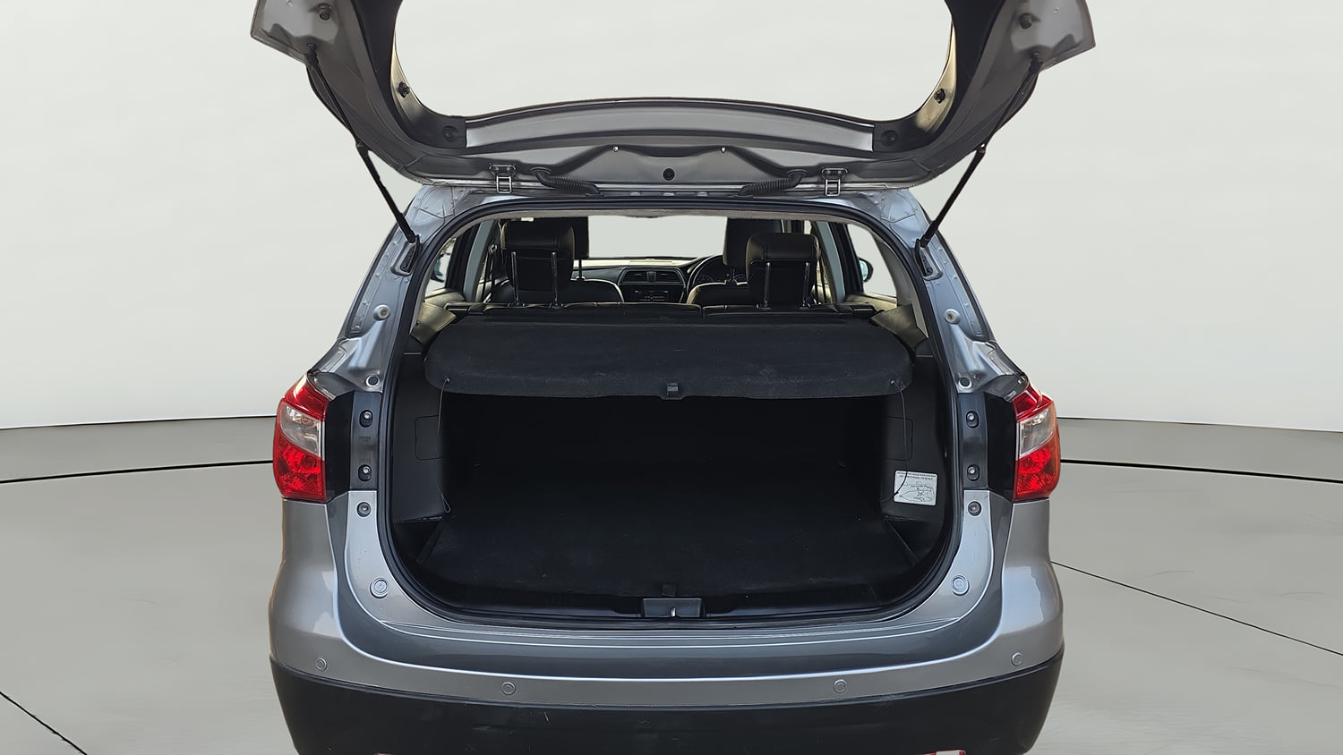 Used 2016 Maruti Suzuki S-Cross Alpha 1.6 Diesel Manual interior DICKY INSIDE VIEW