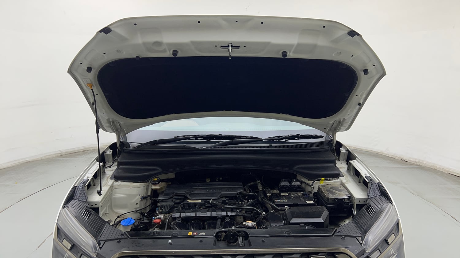 Used 2022 Hyundai Alcazar Signature (O) 6 STR 2.0 Petrol AT Dual Tone Petrol Automatic engine ENGINE & BONNET OPEN FRONT VIEW