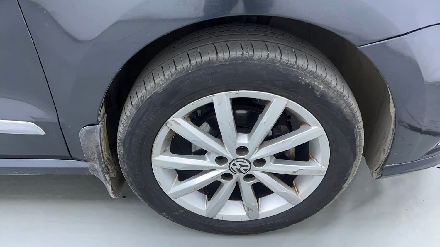 Used 2018 Volkswagen Ameo Highline1.2L Plus (P) 16 Alloy Petrol Manual tyres RIGHT FRONT TYRE RIM VIEW