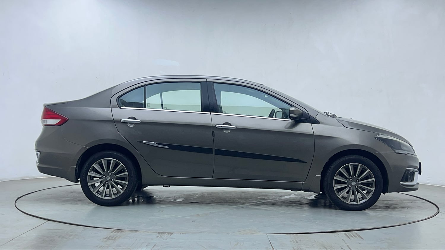 Used 2020 Maruti Suzuki Ciaz Alpha 1.5 AT Petrol Automatic exterior RIGHT SIDE VIEW