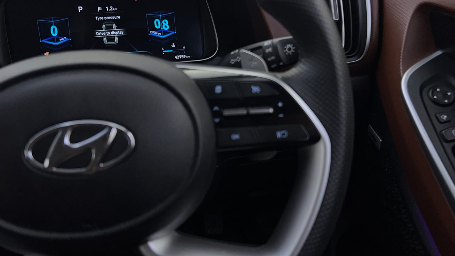 Used 2022 Hyundai Alcazar Signature (O) 7 Seater 1.5 Diesel AT Diesel Automatic top_features Cruise control