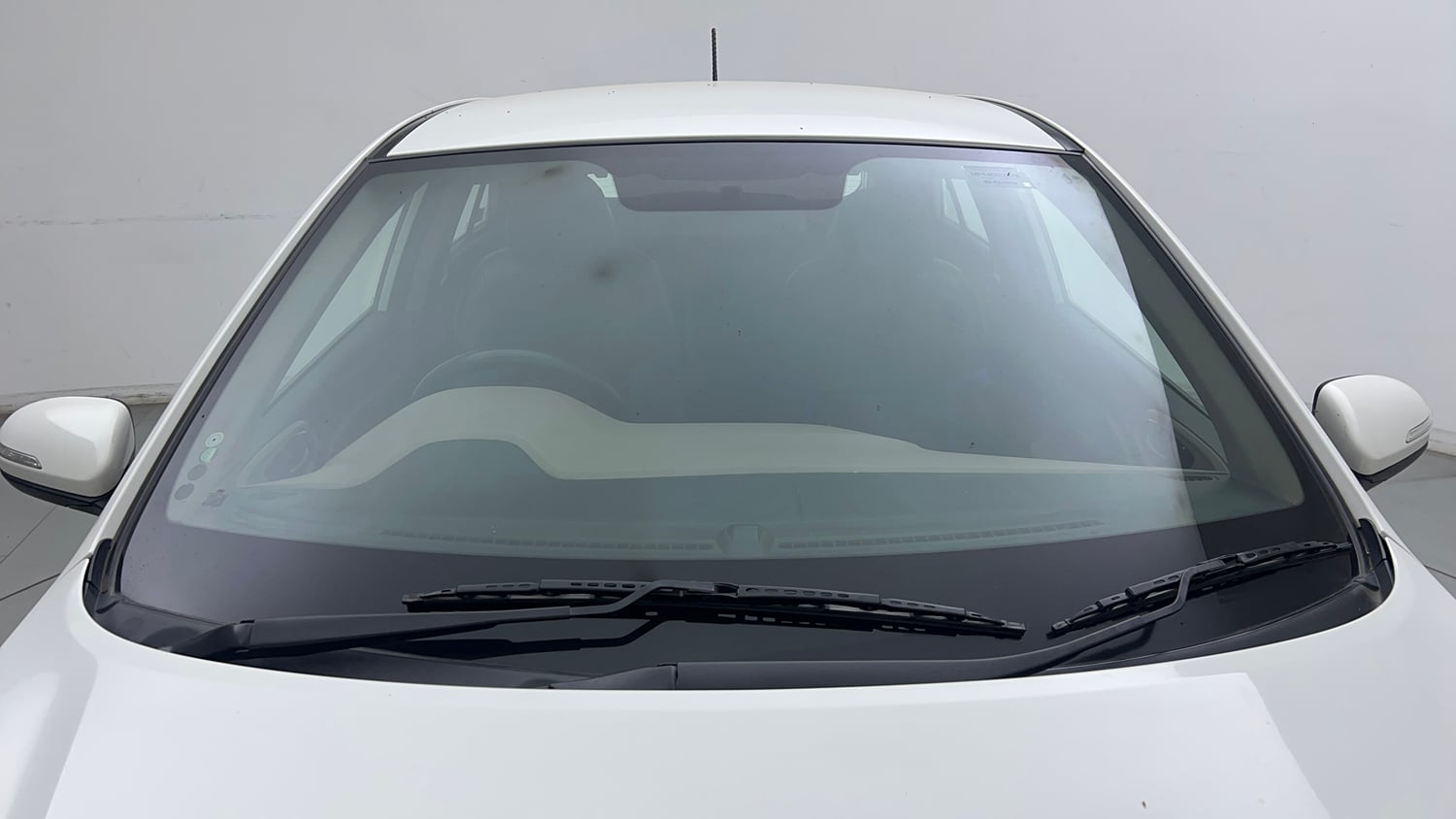 Used 2016 Hyundai Elite i20 Asta 1.2 (O) Petrol Manual exterior FRONT WINDSHIELD VIEW