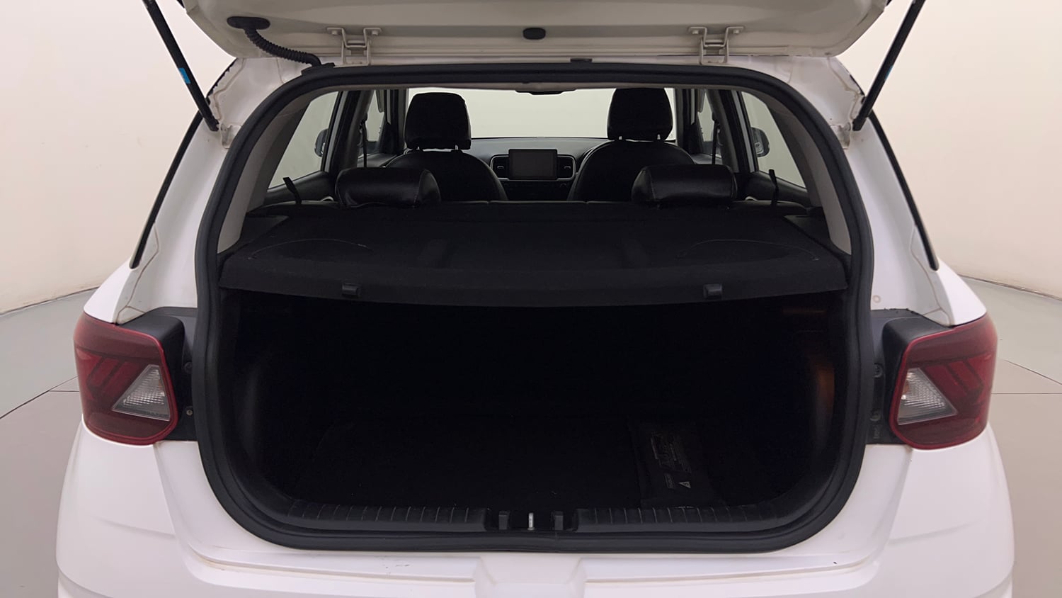 Used 2019 Hyundai Venue SX Plus 1.0 Turbo DCT Petrol Automatic interior DICKY INSIDE VIEW