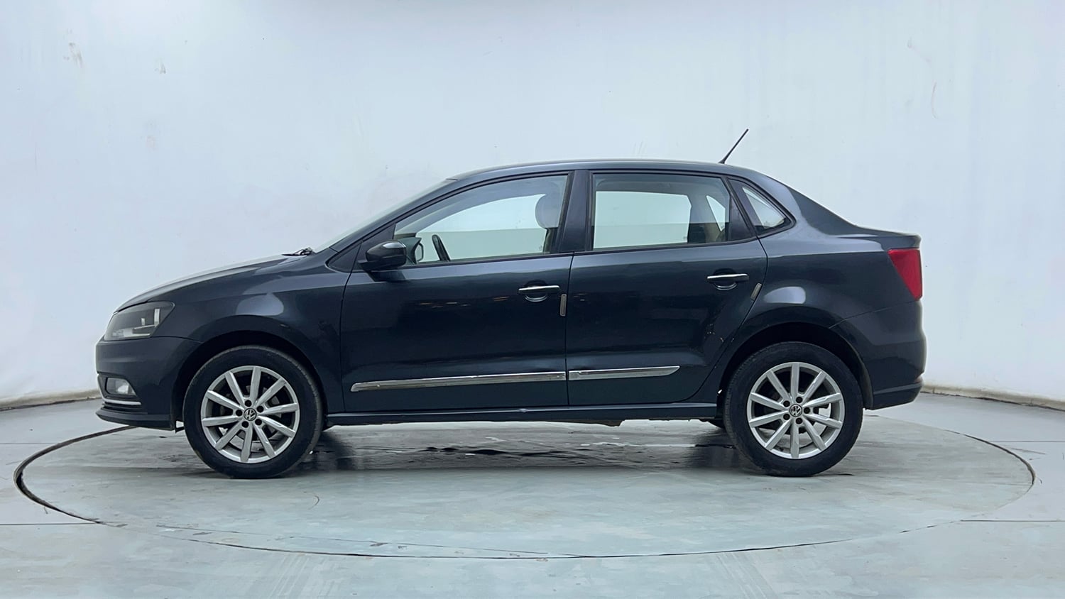 Used 2018 Volkswagen Ameo Highline1.2L Plus (P) 16 Alloy Petrol Manual exterior LEFT SIDE VIEW