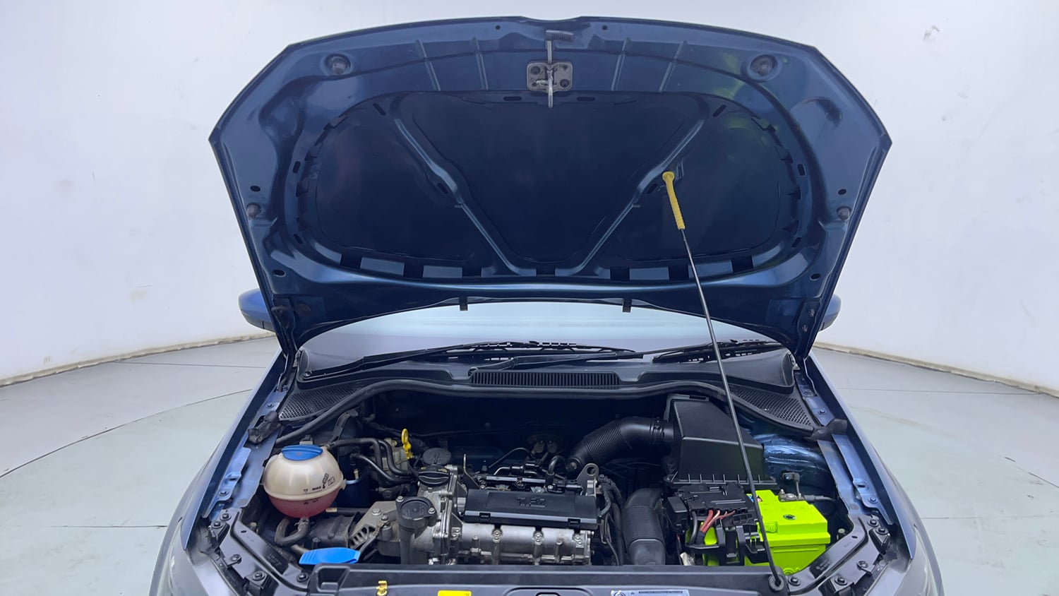 Used 2016 Volkswagen Ameo Highline1.2L (P) Petrol Manual engine ENGINE & BONNET OPEN FRONT VIEW