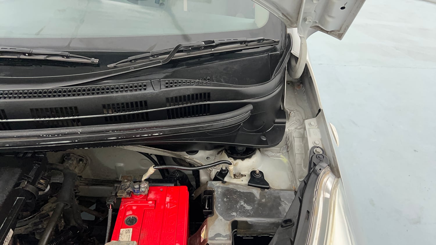 Used 2019 Hyundai Grand i10 Magna 1.2 Kappa VTVT Petrol Manual engine ENGINE LEFT SIDE HINGE & APRON VIEW