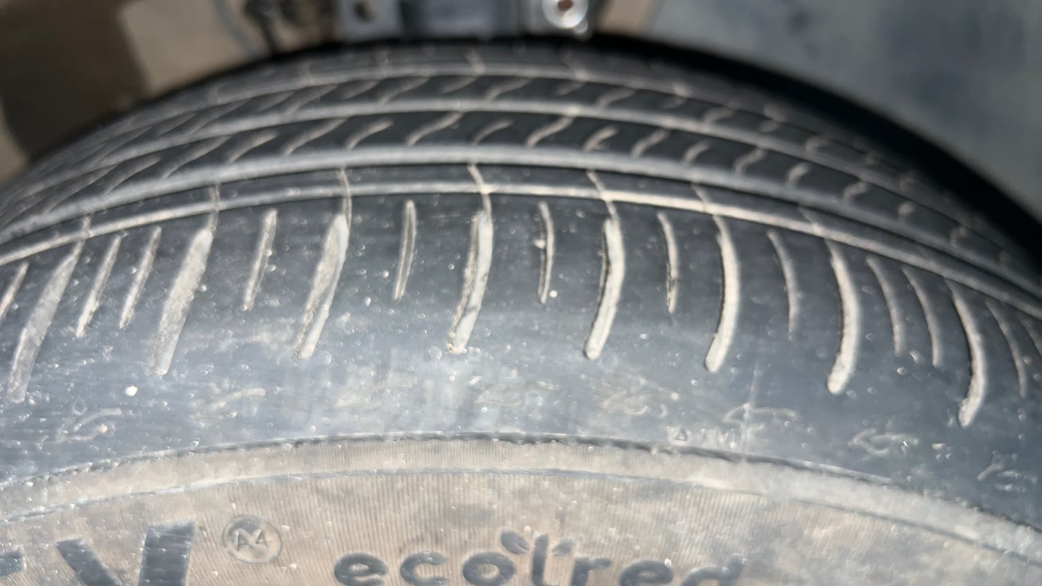 Used 2015 Volkswagen Polo Highline1.2L (P) Petrol Manual tyres RIGHT FRONT TYRE TREAD VIEW