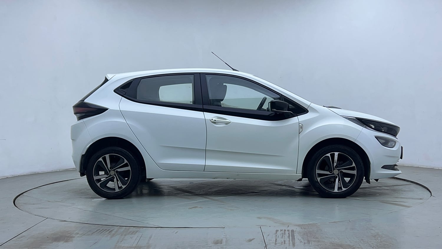 Used 2021 Tata Altroz XZ Petrol Petrol Manual exterior RIGHT SIDE VIEW