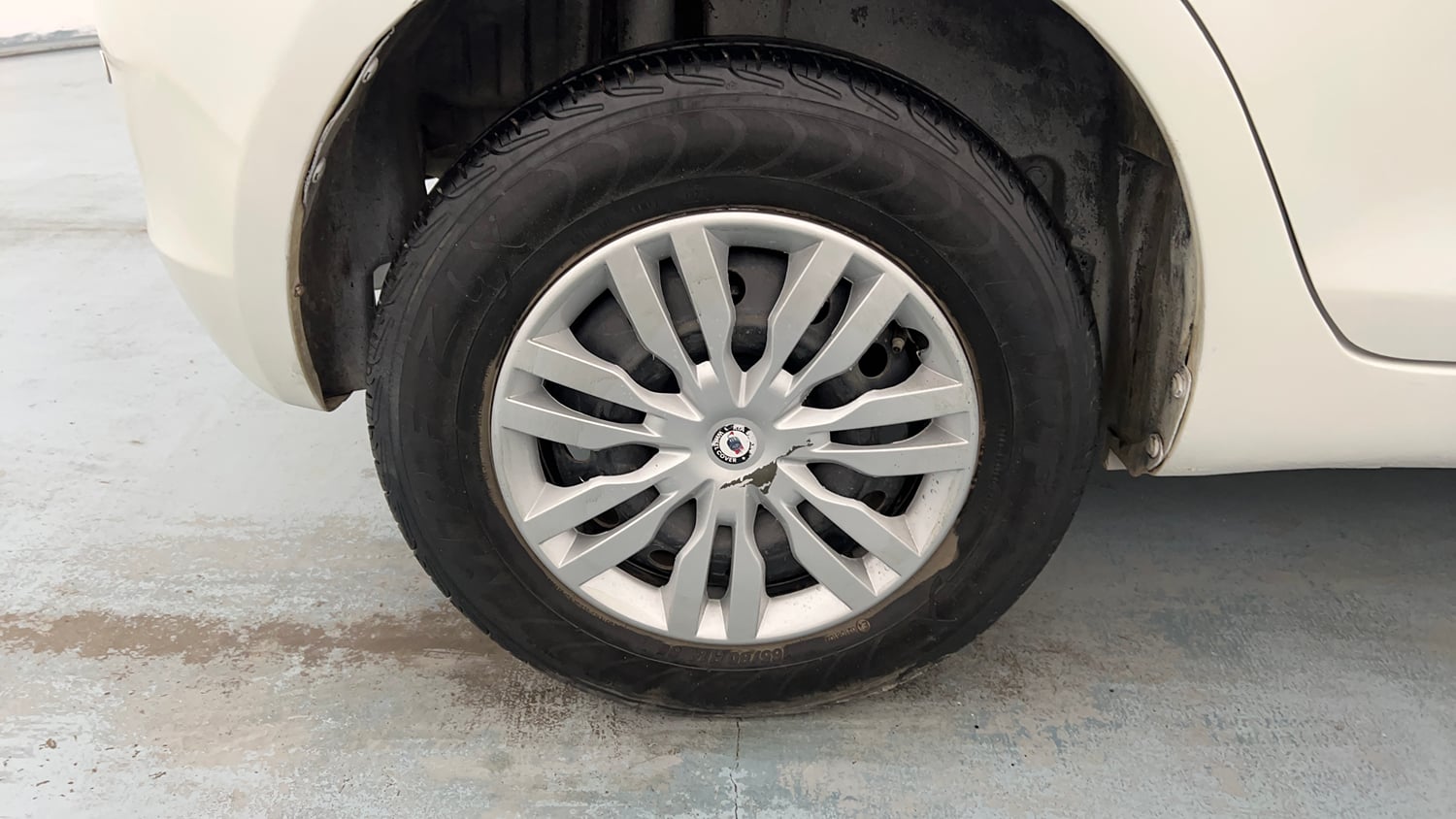 Used 2016 Maruti Suzuki Swift VXi Petrol Manual tyres RIGHT REAR TYRE RIM VIEW