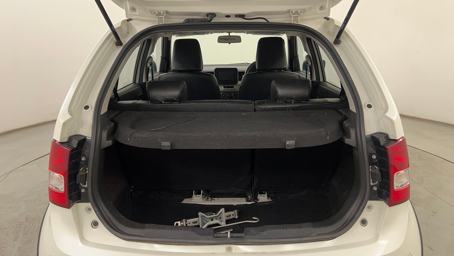 Used 2022 Maruti Suzuki Ignis Zeta 1.2 MT Petrol Manual interior DICKY INSIDE VIEW