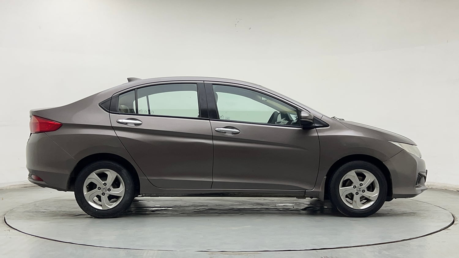 Used 2015 Honda City V Petrol Manual exterior RIGHT SIDE VIEW