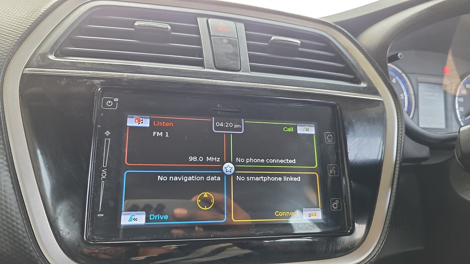 Used 2016 Maruti Suzuki S-Cross Alpha 1.6 Diesel Manual top_features Integrated (in-dash) music system