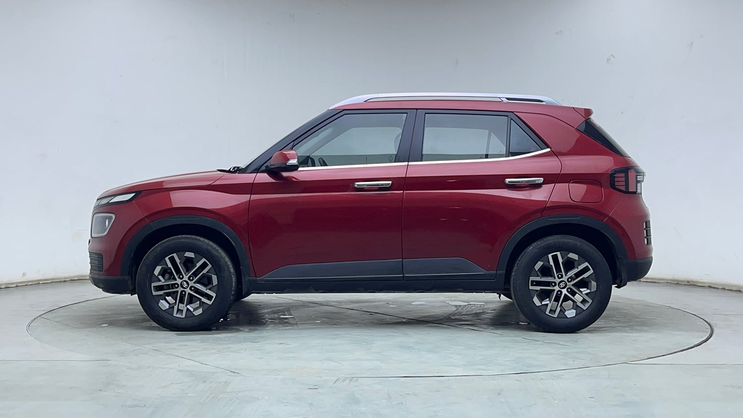 Used 2023 Hyundai Venue SX 1.5 CRDi Diesel Manual exterior LEFT SIDE VIEW