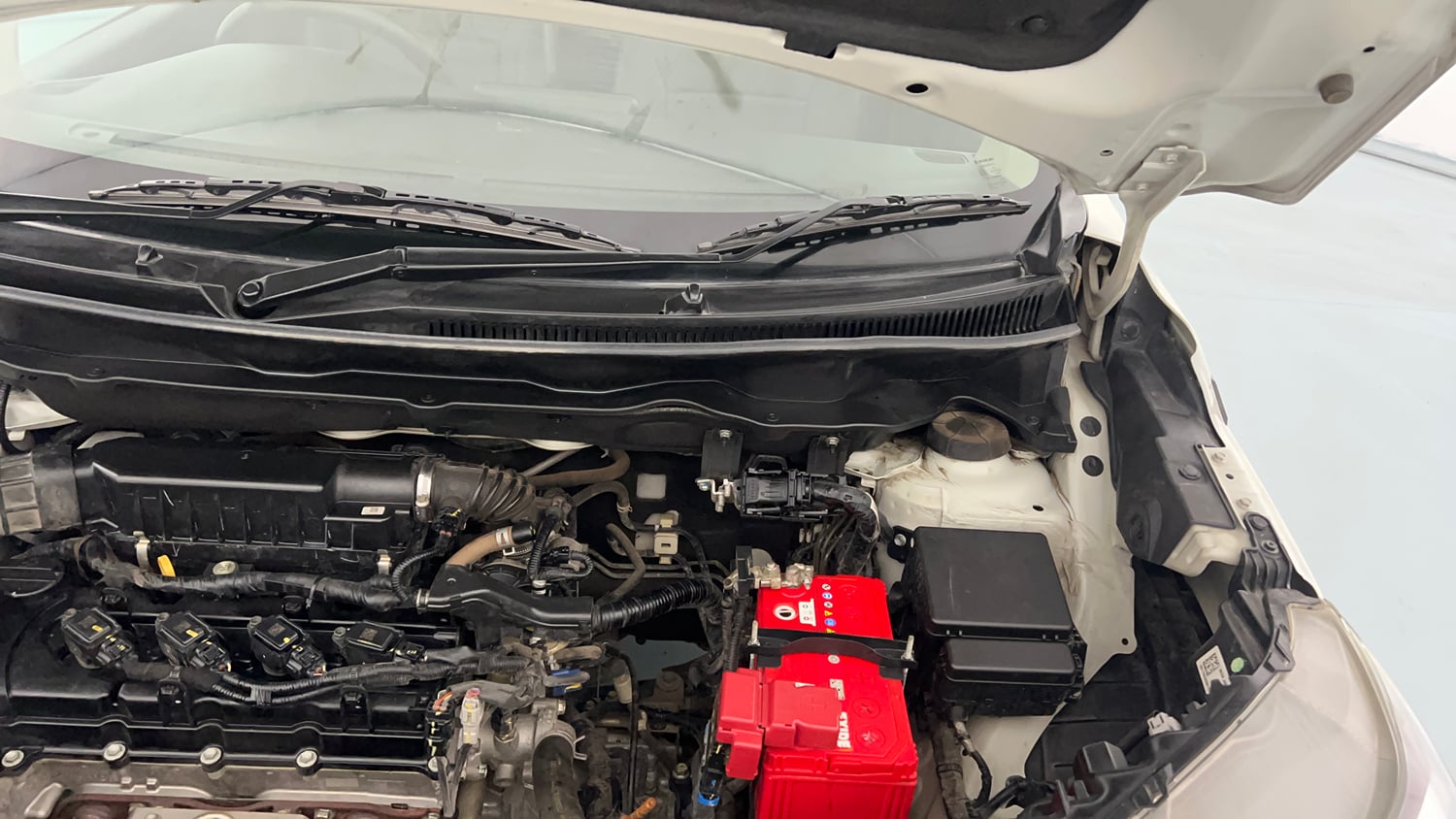 Used 2021 Maruti Suzuki XL6 Zeta AT Petrol Petrol Automatic engine ENGINE LEFT SIDE HINGE & APRON VIEW