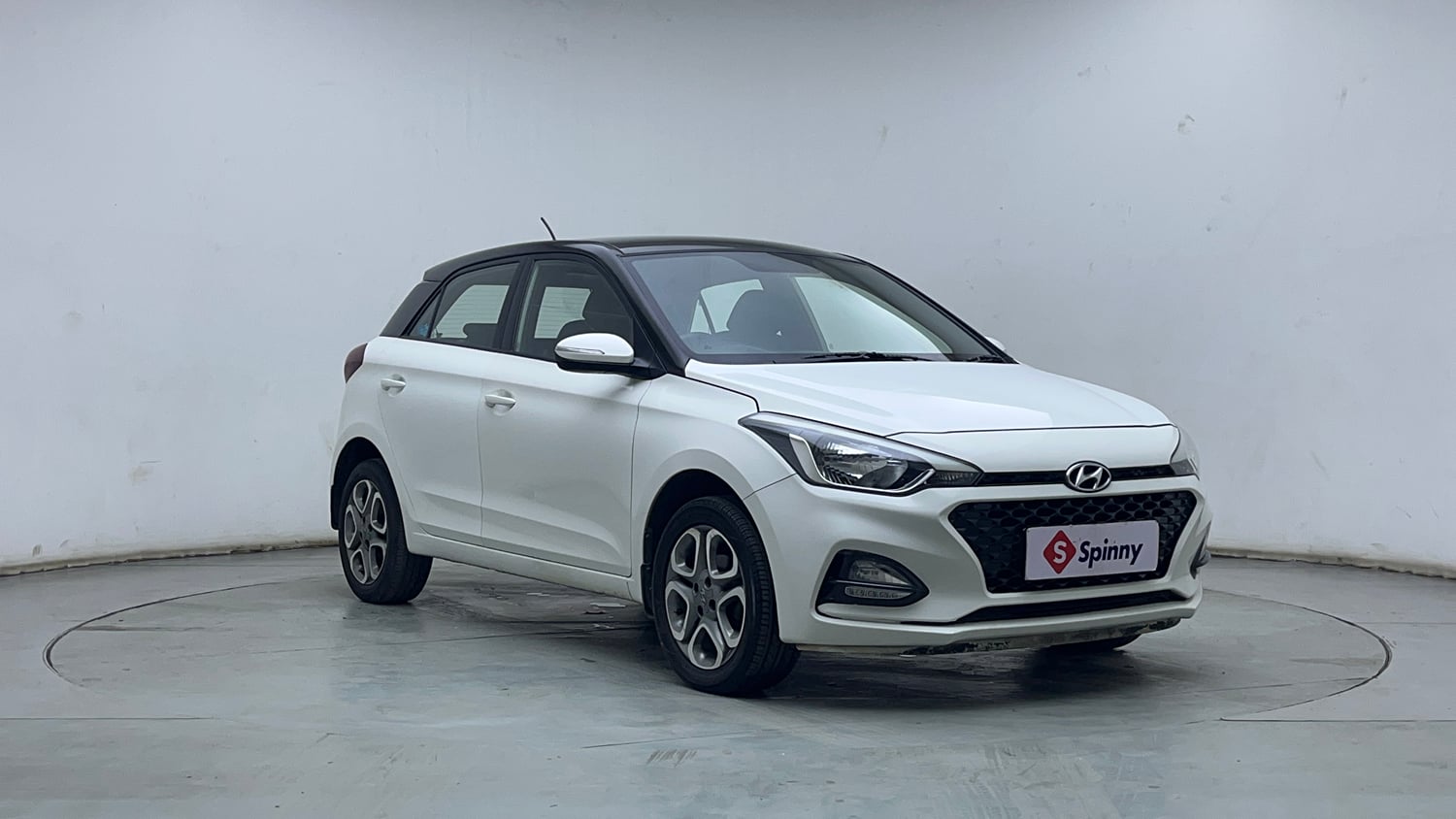 Used 2018 Hyundai Elite i20 Asta 1.2 Dual Tone Petrol Manual exterior RIGHT FRONT CORNER VIEW