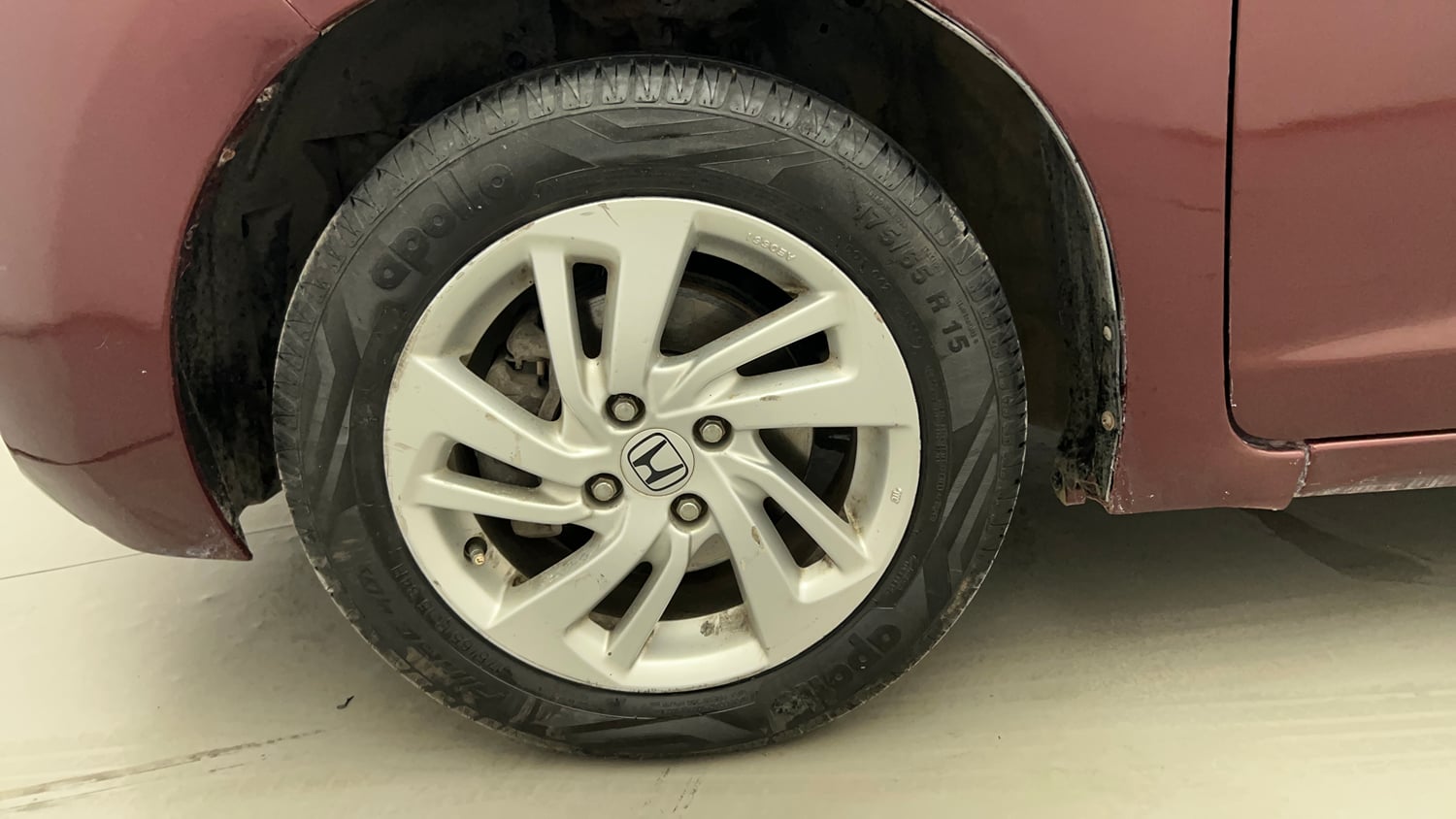Used 2015 Honda Jazz V AT Petrol Petrol Automatic tyres LEFT FRONT TYRE RIM VIEW