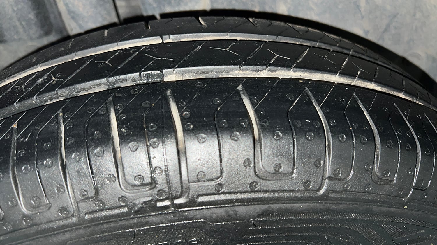 Used 2017 Maruti Suzuki Swift VXi Petrol Manual tyres RIGHT REAR TYRE TREAD VIEW