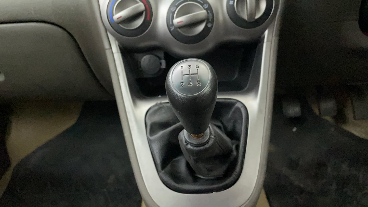 Used 2012 Hyundai i10 Magna 1.2 Kappa2 Petrol Manual interior GEAR  KNOB VIEW