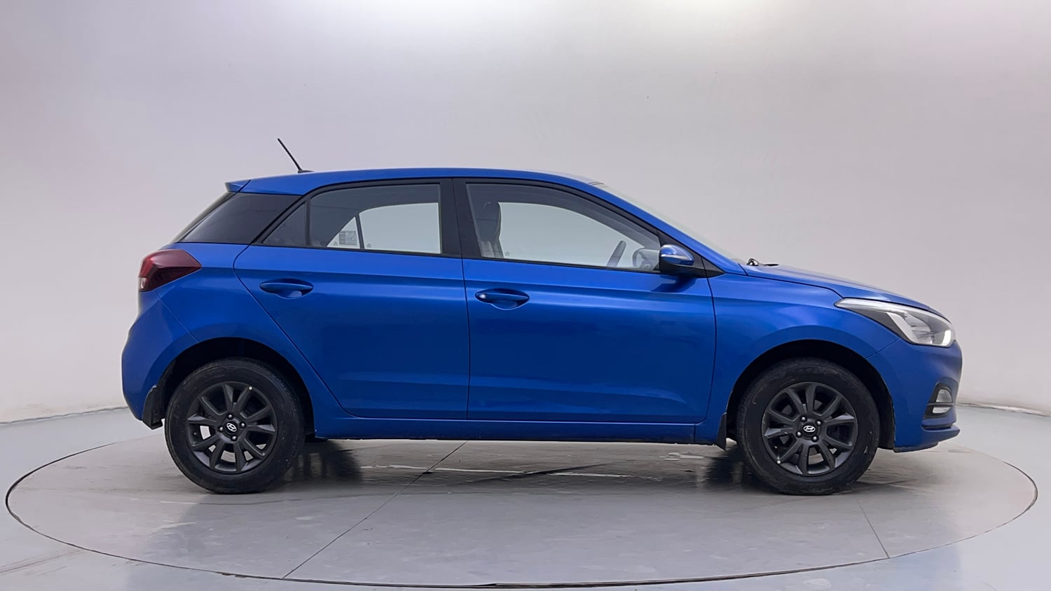 Used 2019 Hyundai Elite i20 Sportz Plus 1.2 CVT Petrol Automatic exterior RIGHT SIDE VIEW