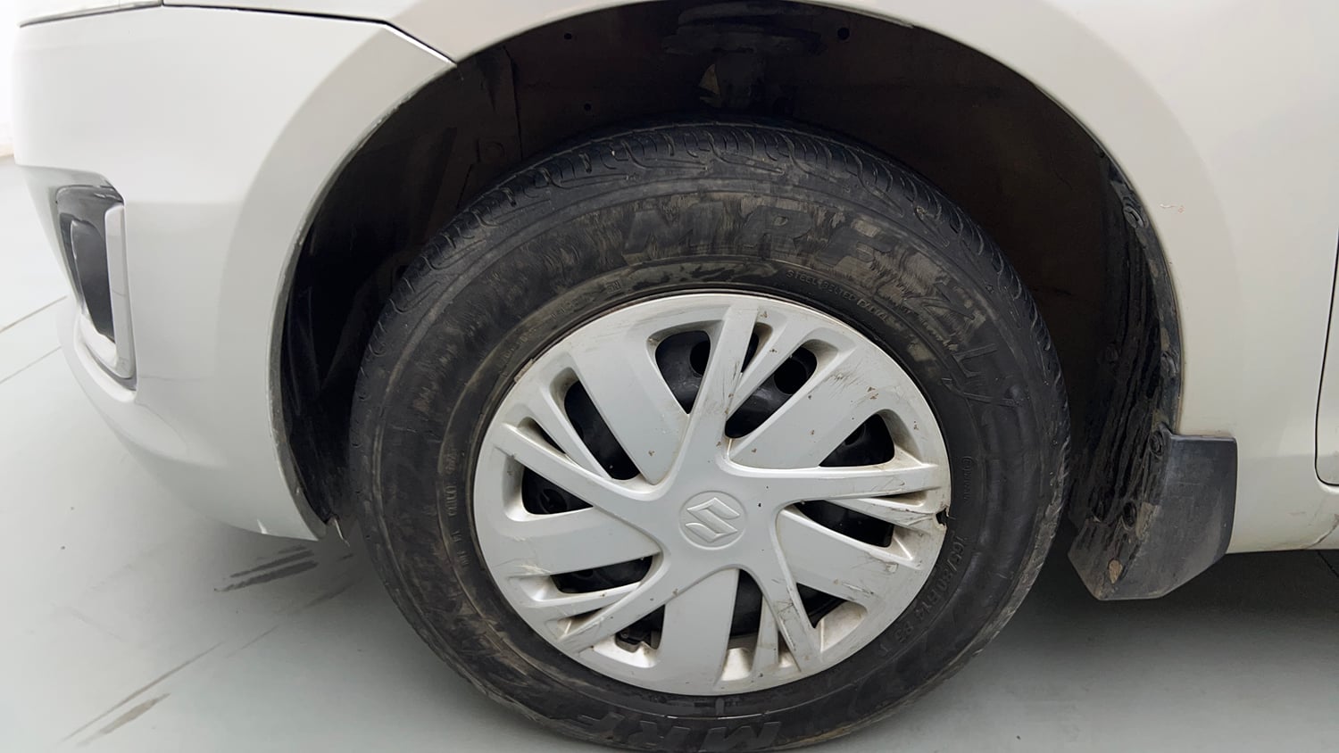 Used 2015 Maruti Suzuki Swift VXi Petrol Manual tyres LEFT FRONT TYRE RIM VIEW